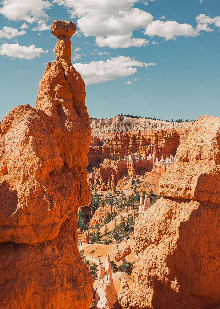 Hoodoo looking like a hammer on one of the best hikes in Bryce Canyon