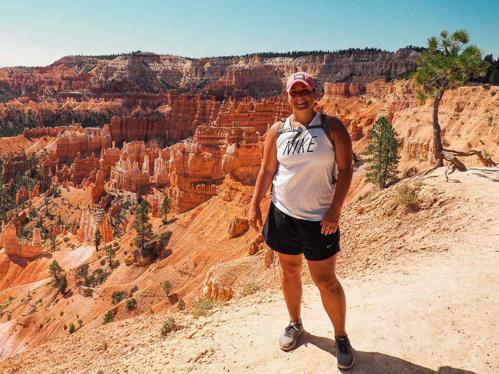Hiking next to the valley with a lot of hoodoos in Bryce Canyon National Park