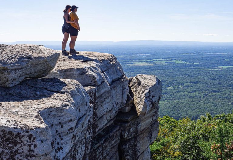 How to Hike the Dramatic Gertrudes Nose Trail - Traveling Found Love